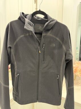 The North Face Summit Série Charcoal Gray Hooded Performance Jacket